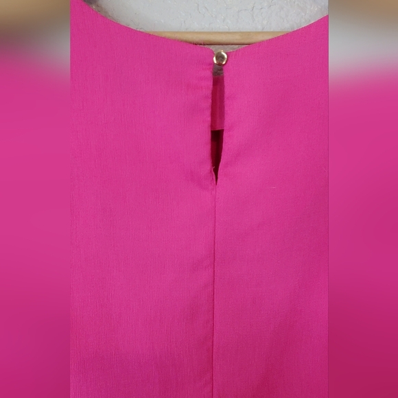💚5/$25 Milk & Honey Bright Pink Ruffle Short Sleeve Top Blouse Size Medium - Picture 4 of 5